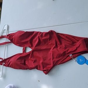 Bikini size L (B) didn’t fit me.